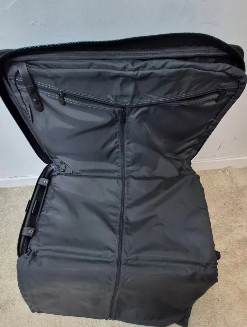 Briggs &Riley Baseline carry-on